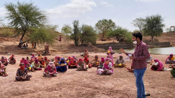 पांच हजार पम्पलेट छपवाए