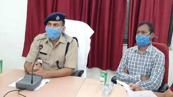  3 किलोग्राम सोना और 11 लाख रुपए बरामद