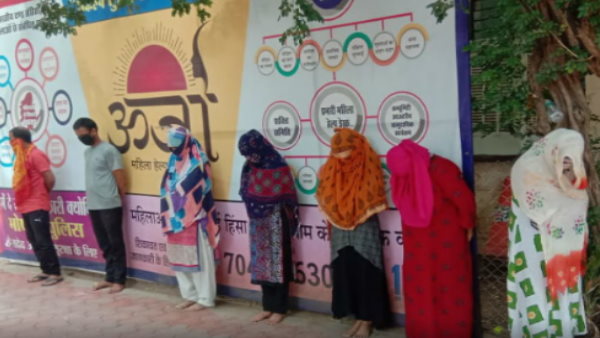 वाट्सएप पर पसंद की कॉलगर्ल की फोटो