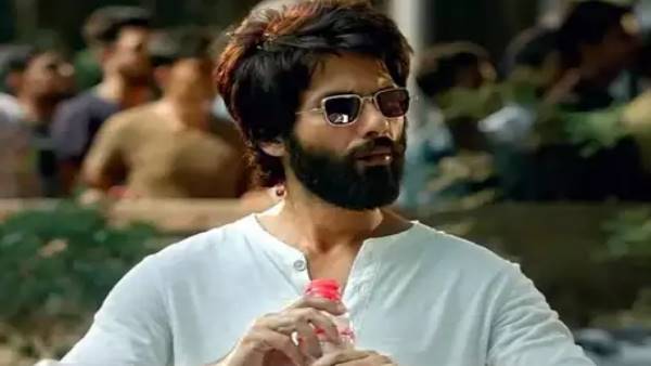 जानिए कौन हैं ये डांसर 