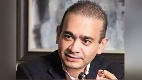 49 वर्षीय भगोड़ा नीरव मोदी ब्रिटेन की जेल में बंद है 