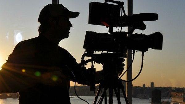 रिलीज के लिए साल भर इंतजार करने की स्थिति में नहीं है मेकर्स