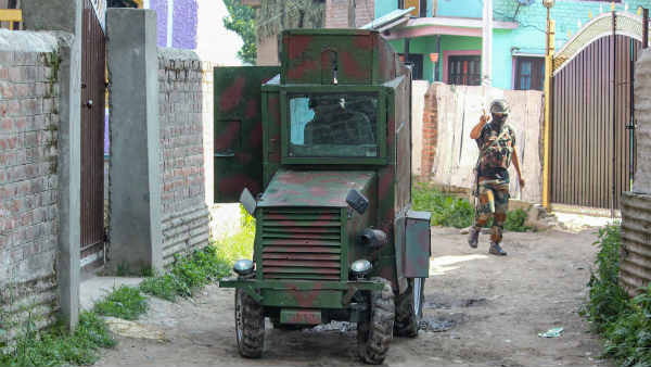 शोपियां में सोमवार को मारे गए 4 आतंकी 