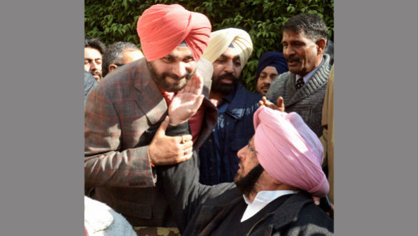 सीएम की कुर्सी पर अटका था मामला