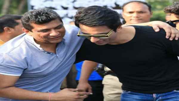 मातोश्री में कांग्रेस नेता ने कराई सूद की एंट्री