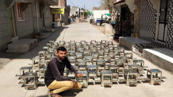  दुकानदार ने 500 पीपे तैयार किए