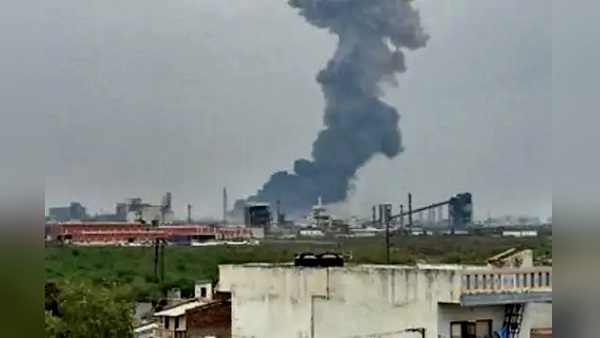 Boiler Pipe Bursts at Fabric Dyeing Factory in surat, Six workers suffered burn injuries Boiler Pipe Bursts at Fabric Dyeing Factory in surat, Six workers suffered burn injuries