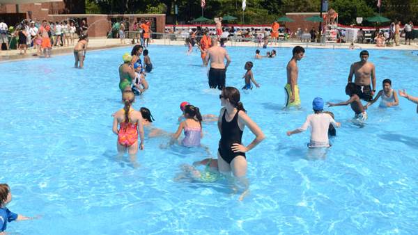 चीन में छात्रों के लिए तैराकी जरूरी चीन में छात्रों के लिए तैराकी जरूरी