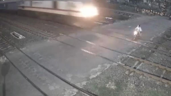 Watch Video: a Bike rider Killed by train at surat railway crossing Watch Video: a Bike rider Killed by train at surat railway crossing