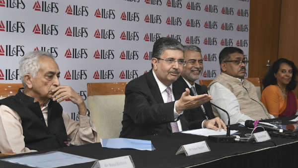 कैसे पटरी पर आएंगी आर्थिक गतिविधियां 