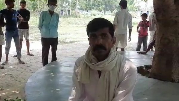 'बेटी को इस्तीफा देने भेजा था, गिरफ्तार कर लिया'