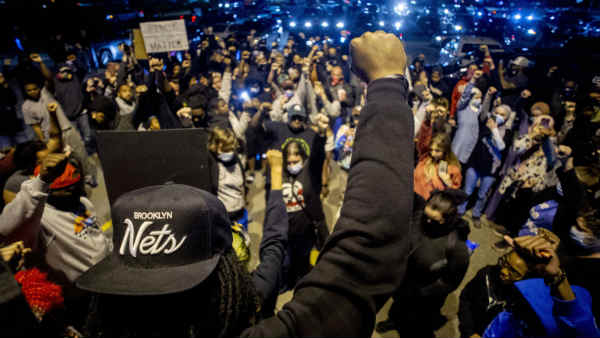 us-protest-china-us us-protest-china-us