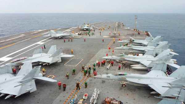 नौसेना में अमेरिका को भी दे सकता है टक्कर नौसेना में अमेरिका को भी दे सकता है टक्कर