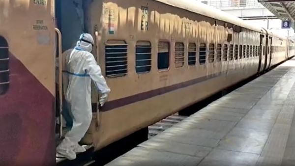 रेलवे का लक्ष्‍य है कि आयात को शून्‍य की जाए 