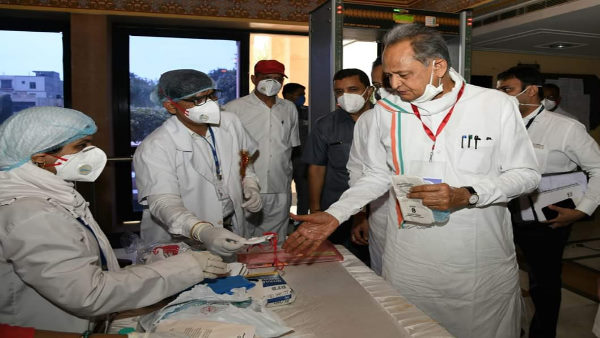 होटल में कर रखी थी विधायकों की बाड़ाबंदी