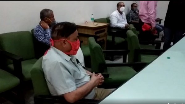  जब छापा मारकर कार्यालय से रिकॉर्ड किया जब्त