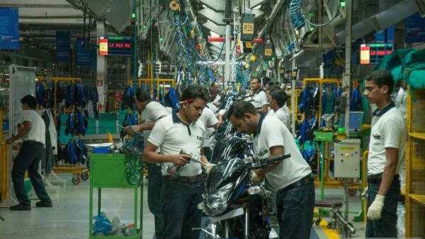 8000 से ज्यादा कर्मचारी