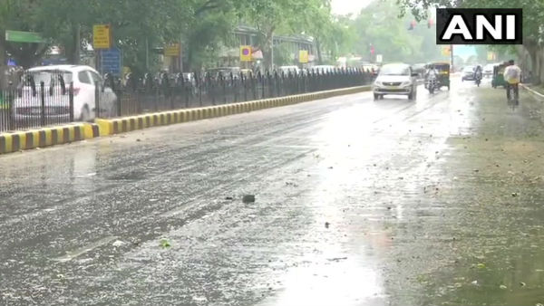  महानंदा नदी का जलस्तर बढ़ गया है