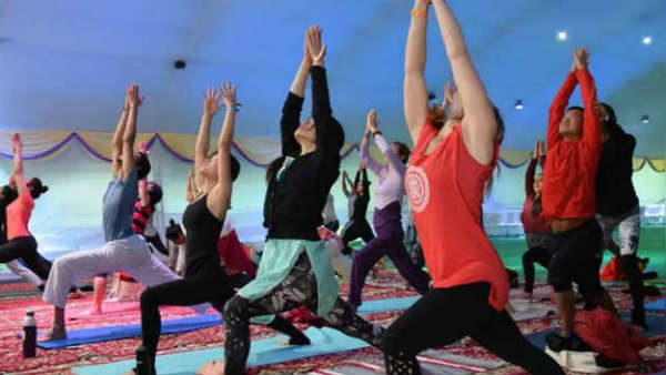 योग कैसे बढ़ाता है आध्यात्मिक शक्ति योग कैसे बढ़ाता है आध्यात्मिक शक्ति