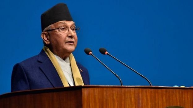 नेपालः ओली और प्रचंड एक पार्टी में होकर भी इतने बेगाने क्यों हुए?