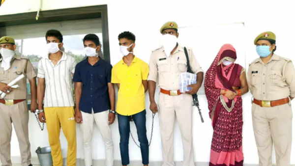 पुलिस ने सभी को गिरफ्तार किया