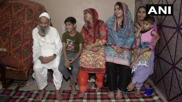 भूकंप में खो दिया परिवार भूकंप में खो दिया परिवार