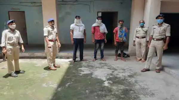 पुलिस ने तीनों को किया गिरफ्तार