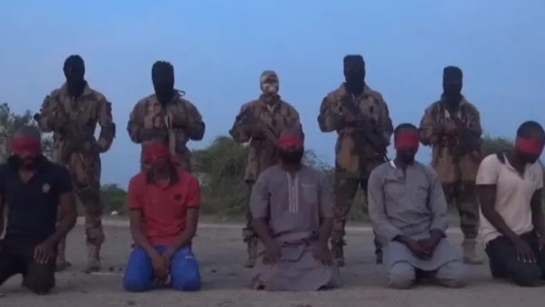 कोरोना संकट में कर रहे थे लोगों की मदद कोरोना संकट में कर रहे थे लोगों की मदद