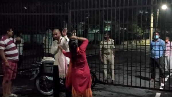 Sitamarhi woman beat man who did eve teasing