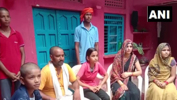 12 किलोमीटर रोज साइकिल से आना-जाना