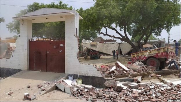 विकास दुबे: आठ पुलिस वालों की मौत से लेकर मुठभेड़ में मौत तक की कहानी