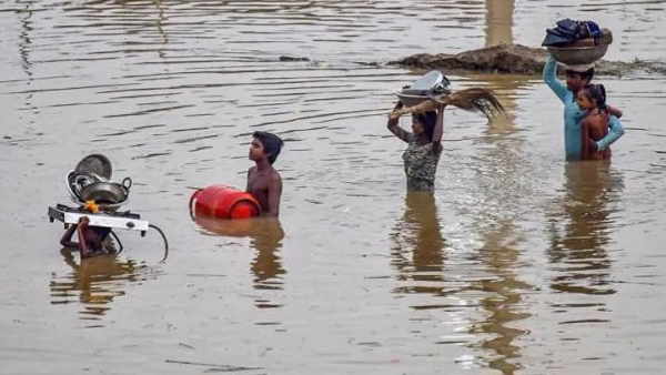 madhubani darbhanga west champaran villagers are disturbed from flood