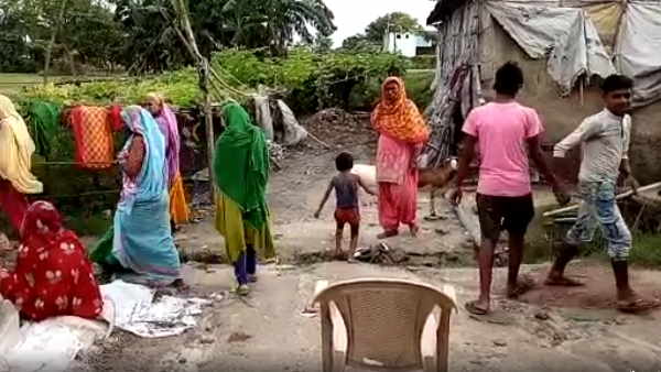 महिला को जबरन पिलाया मैला