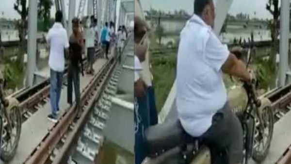 darbhanga pappu yadav drive bullet on railway track for help of flood victim