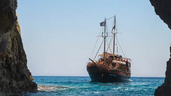 35 दिनों से नाव में थे सवार 35 दिनों से नाव में थे सवार