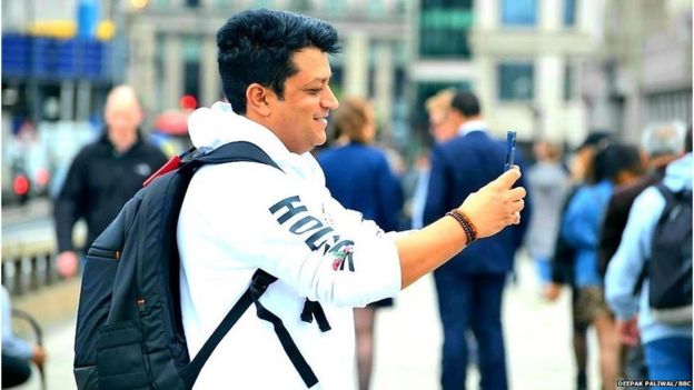 कोरोना वैक्सीन के लिए ज़िंदगी दांव पर लगाने वाले भारतीय की कहानी 