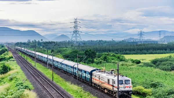 हवा और सूरज की रौशनी से चलेगी ट्रेनें