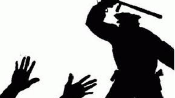 पीड़ितों को पुलिस ने रातभर पीटा