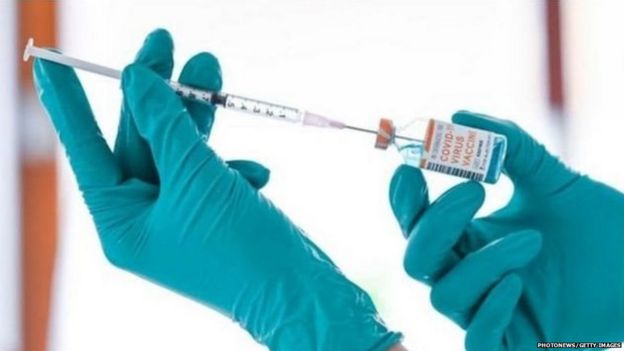 कोरोना वैक्सीन के लिए ज़िंदगी दांव पर लगाने वाले भारतीय की कहानी 