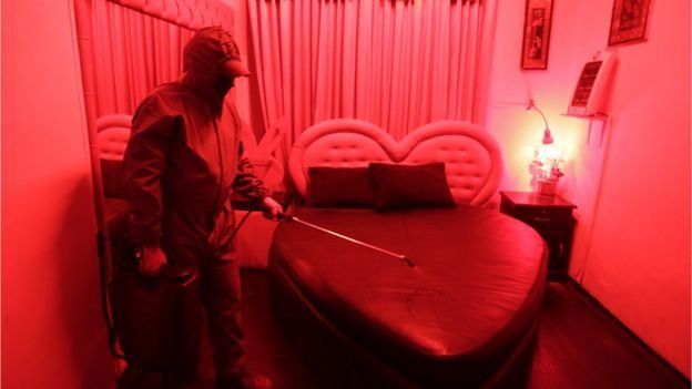 बोलिविया की सेक्सवर्कर्स क्यों कर रही हैं रेनकोर्ट का इस्तेमाल