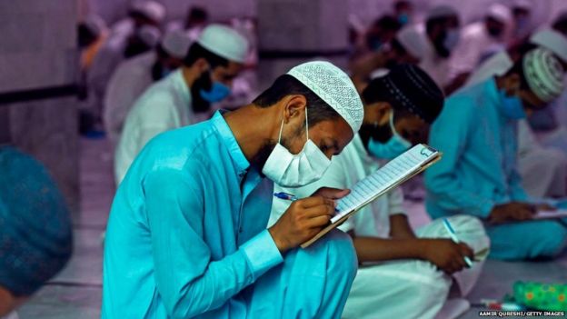 महामारी में कैसे पढ़ाई कर रहे हैं पाकिस्तान के बच्चे?