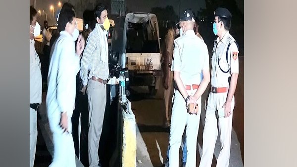 ट्रक ड्राइवर अभी तक फरार