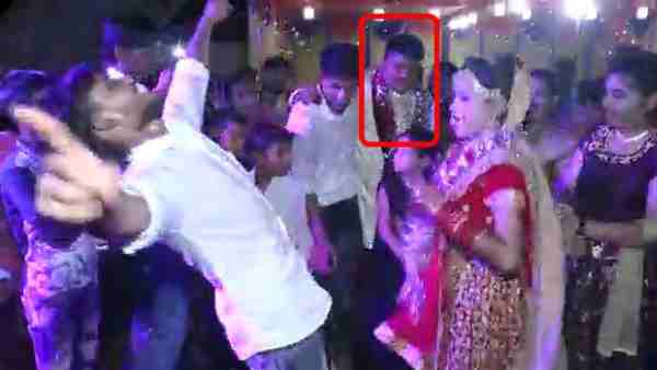 आधे घंटे तक डीजे पर जमकर नाची थी खुशी