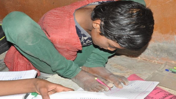  जब पांवों से लिखना किया शुरू