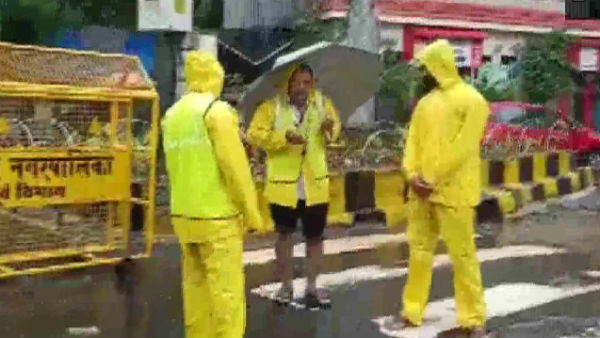 मुंबई पुलिस ने भी लोगों से सावधानी बरतनें को कहा