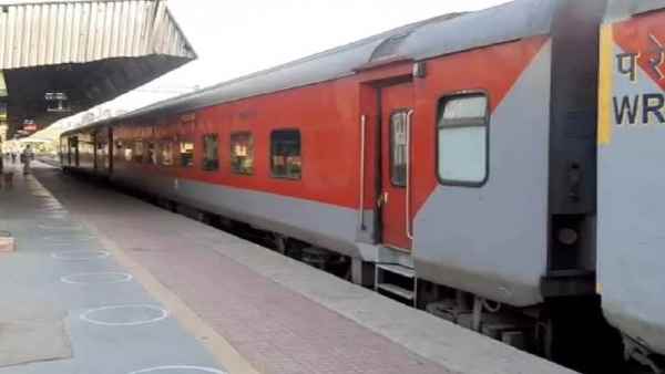 कस्टम को चकमा देकर लाई जा रही थी सिगरेट