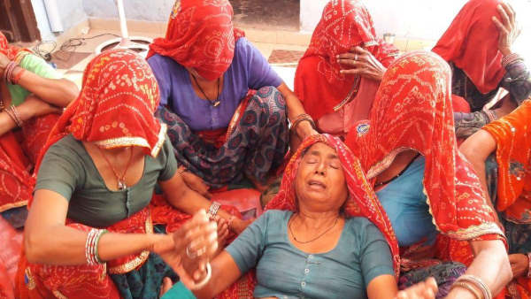 मां नरेगा मजदूर, पिता की दो साल पहले मौत मां नरेगा मजदूर, पिता की दो साल पहले मौत