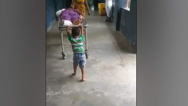 कर्मचारी मांगते हैं सुविधा शुल्क