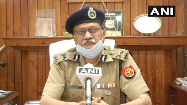 'घात लगाए बैठे थे बदमाश, छत से की फायरिंग' 'घात लगाए बैठे थे बदमाश, छत से की फायरिंग'