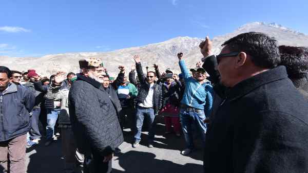 2016- हिमाचल के चांगो गांव में मनाई दिवाली